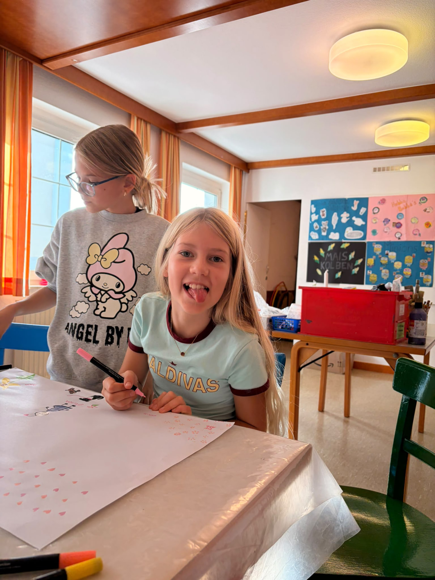 An der Bildstation malen die Kinder, wie sie die Jungschar sehen